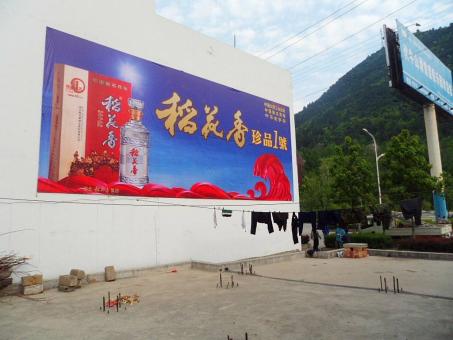 华宁墙体喷绘广告效果怎么样？