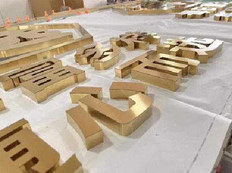 华宁拉丝不锈钢字的特点。