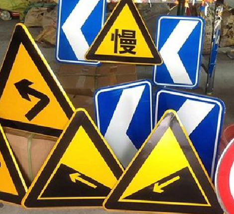 华宁标识标牌中颜色的确定是很重要的。